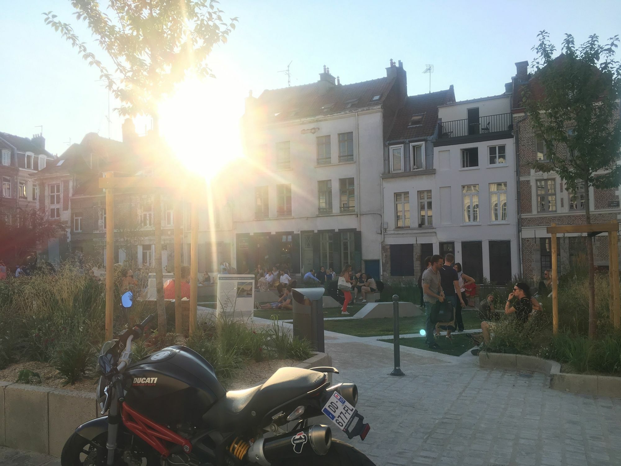 Little Plaza Appart'Hotel Лилль Экстерьер фото