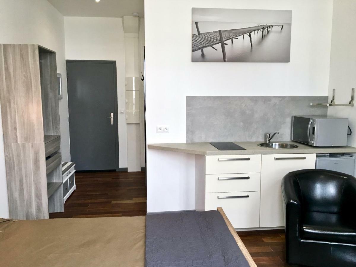 Little Plaza Appart'Hotel Лилль Экстерьер фото