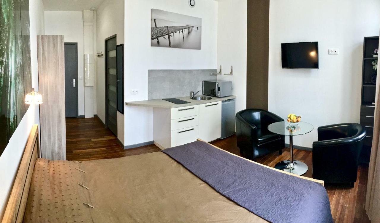 Little Plaza Appart'Hotel Лилль Экстерьер фото
