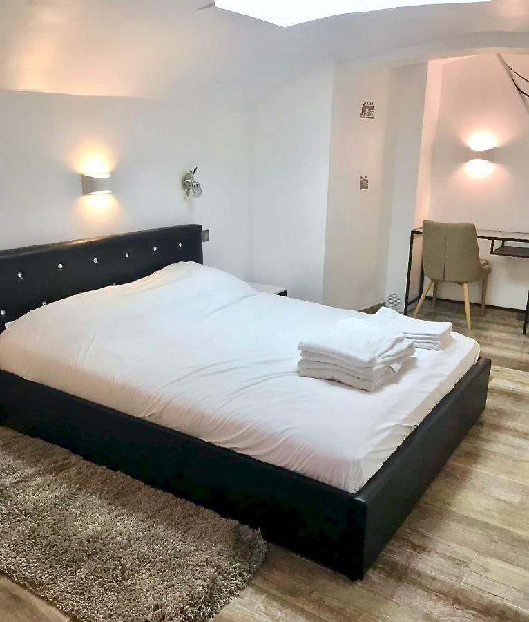 Little Plaza Appart'Hotel Лилль Экстерьер фото